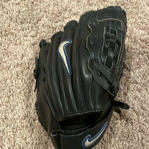 Nike Kids Left Handed Glove